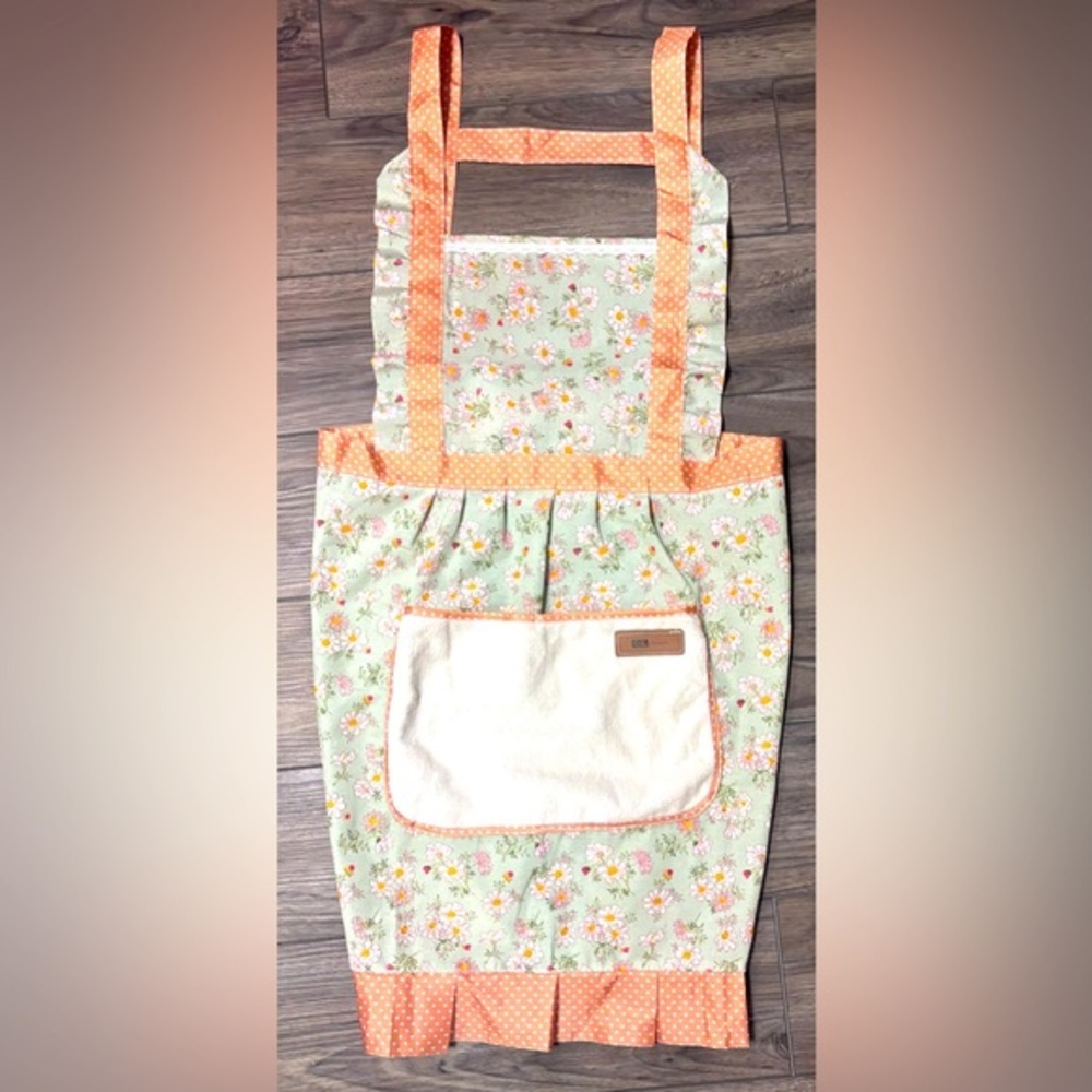 Floral Kitchen Apron
Cottagecore Vintage Style With Pockets
Kitchen Bae - Picture 2 of 10